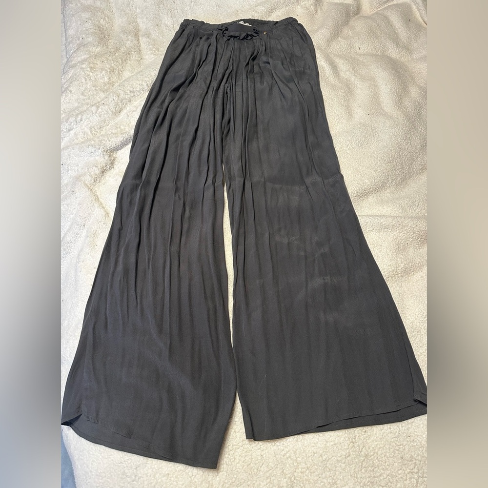 Anthropologie (Harlan brand) dark gray lightweight flowy plants. size small